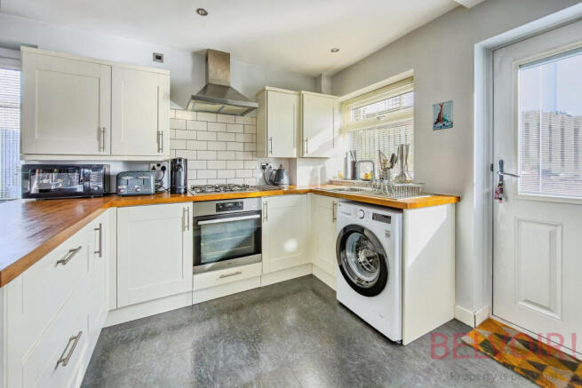 3 bed Semi-Detached for sale Image 6