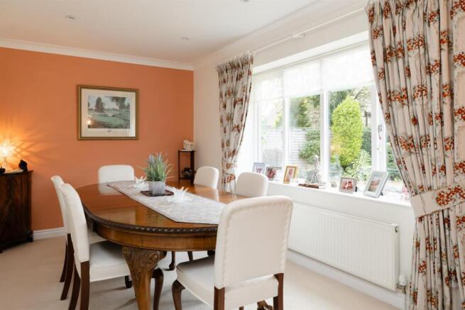 4 bed House for sale Image 8