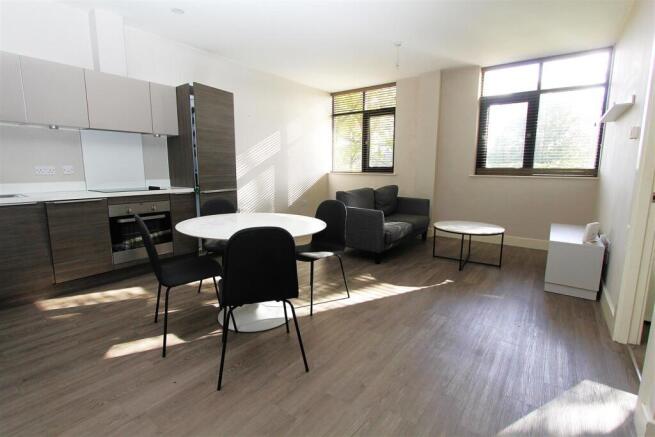 1 bed Flat to rent Image 2