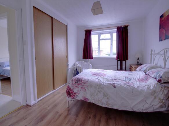 MASTER BEDROOM:
