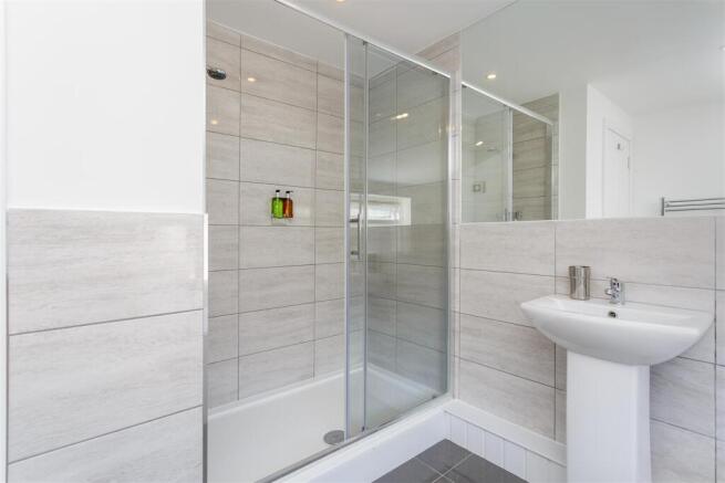 13Beatrice-Bathroom-3.jpg