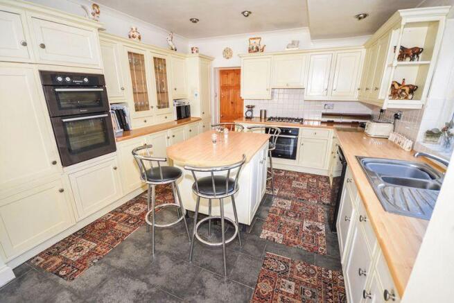 Kitchen / Brea...