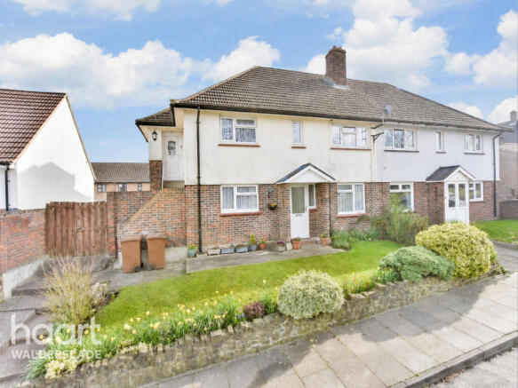 2-bed flat on Mckenzie Road, Lordswood, Chatham, £220,000
