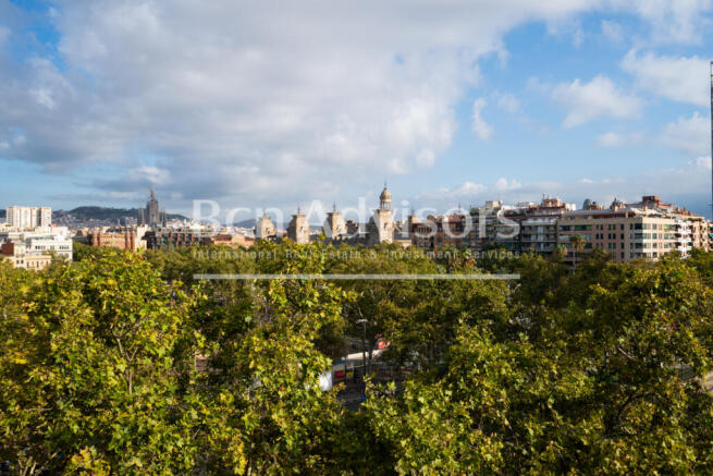Atico-en-finca-modernista-con-terraza-al-lado-d...