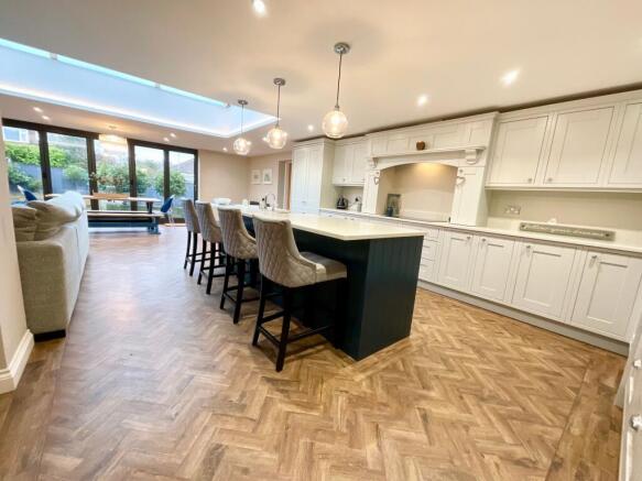 4 bed Detached for sale Image 5