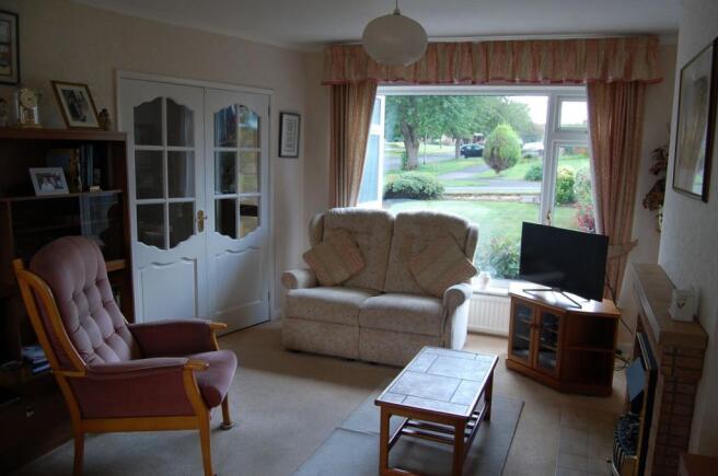 LOUNGE/DINING ROOM