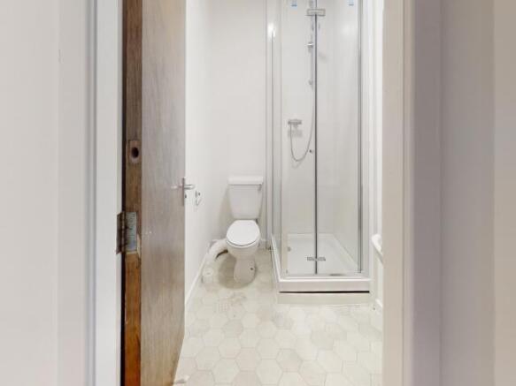3 bed Apartment to rent Image 5