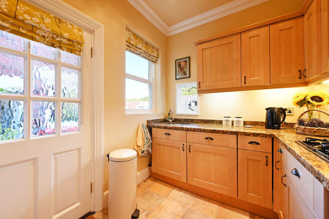 3 bed Terraced for sale Image 9