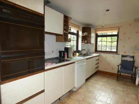 5 bed Detached for sale Image 5