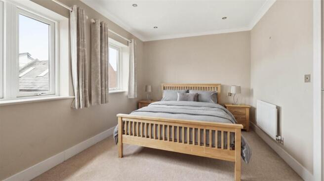 5 bed Town House for sale Image 4