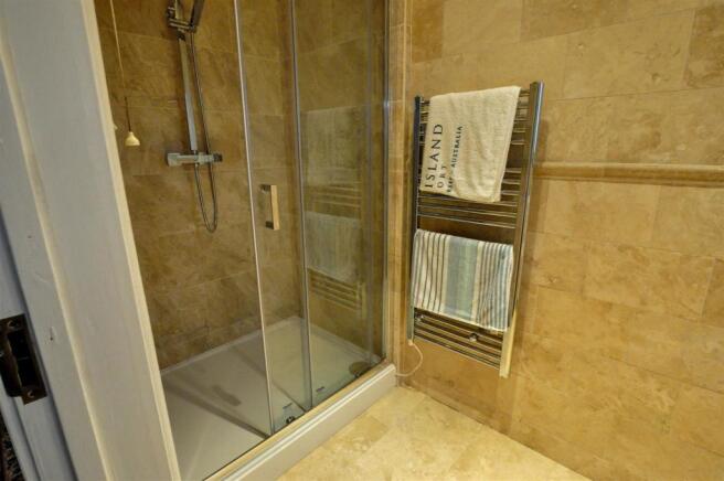 En-suite 1