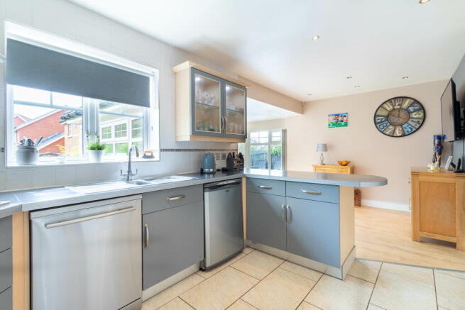 Open-Plan Kitchen/Dining Area