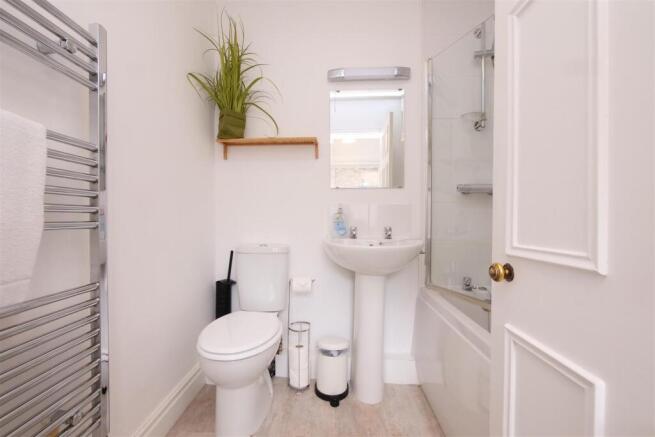 2 bed Apartment for sale Image 12