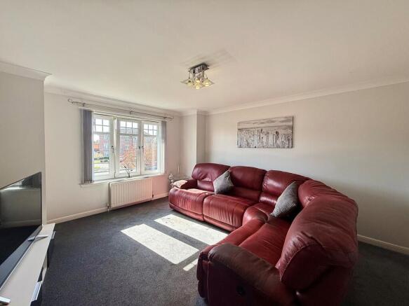 2D, Redburn Gate, Irvine, KA12 photo 4