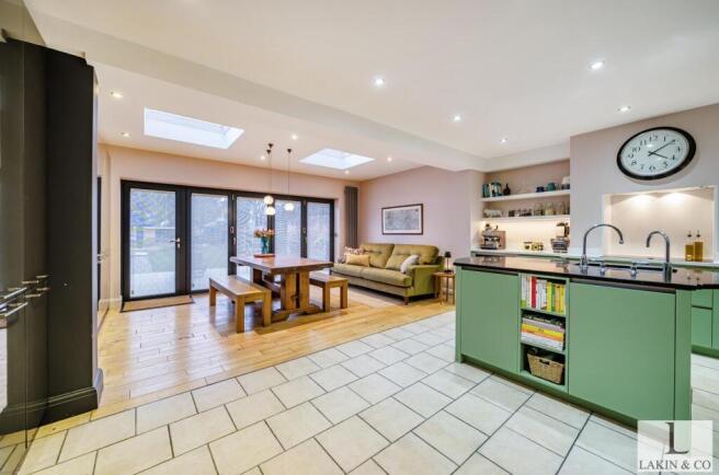 Long Lane, Ickenham, UB10 photo 4