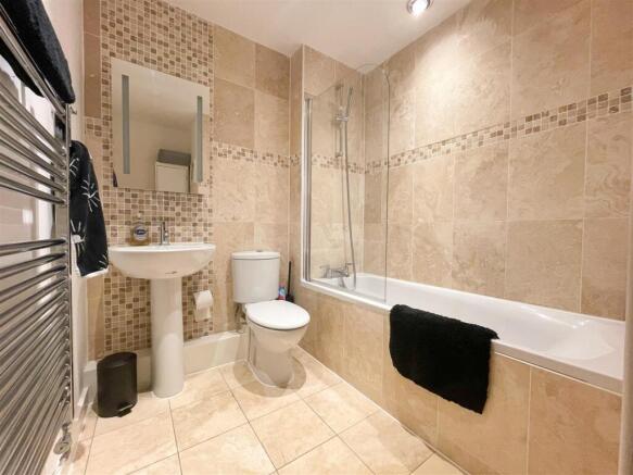 FAMILY BATHROOM