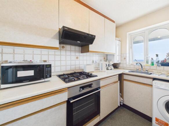 2 bed Flat for sale Image 7