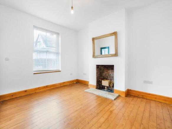 2 bed Terraced to rent Image 4