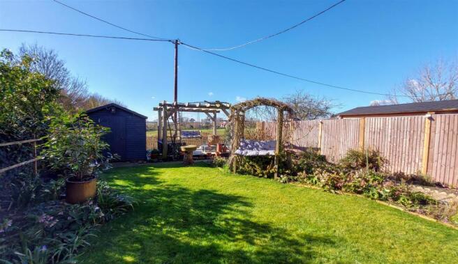 DELIGHTFUL REAR GARDEN