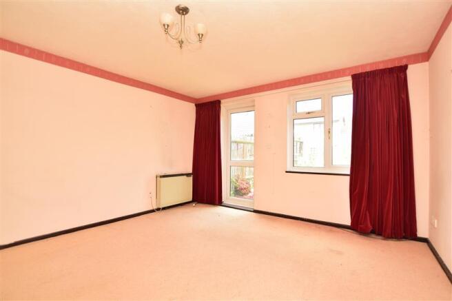 Lounge/Dining Area