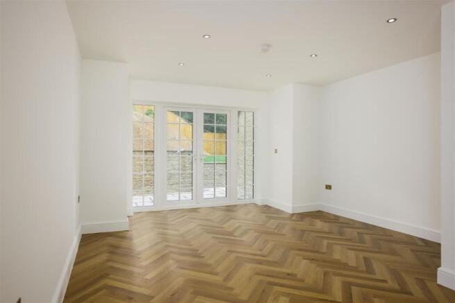 4 bed Semi-Detached for sale Image 6