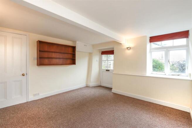 Living Room3.jpg