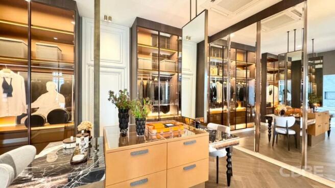 Connoisseur Phatthanakan - Closet