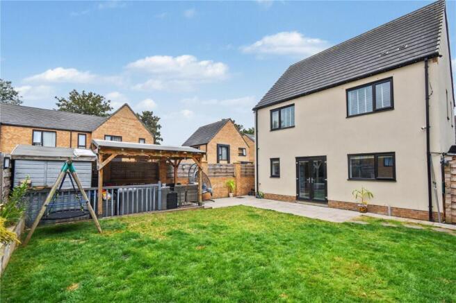 4 bed Detached for sale Image 8