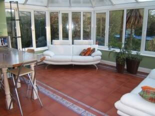 KITCHEN/CONSERVATORY PIC 2