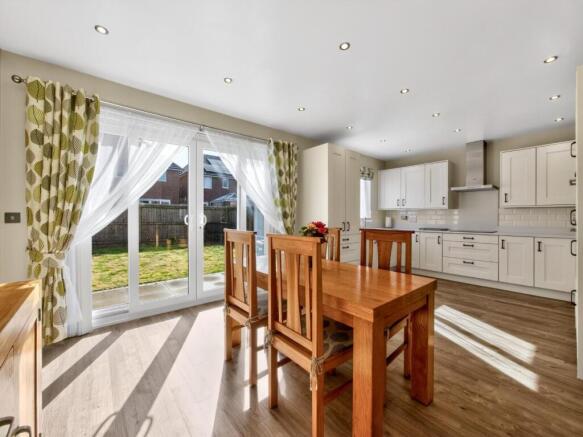 4 bed Detached for sale Image 7