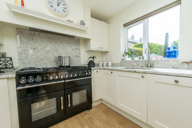 4 bed Detached for sale Image 6