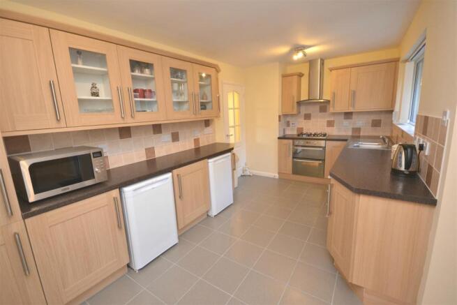 Kitchen a.jpg