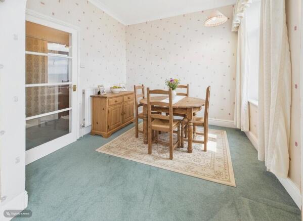 2 bed Flat for sale Image 6