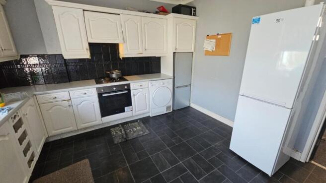 1 bed House Share to rent Image 4
