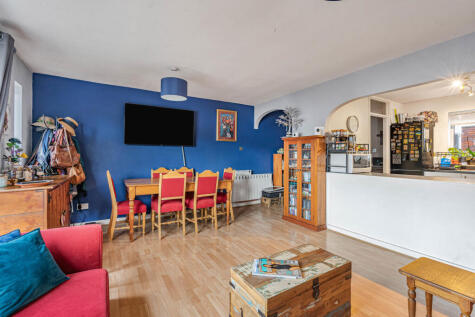 Brantwood Court, West Byfleet, Surrey, KT14