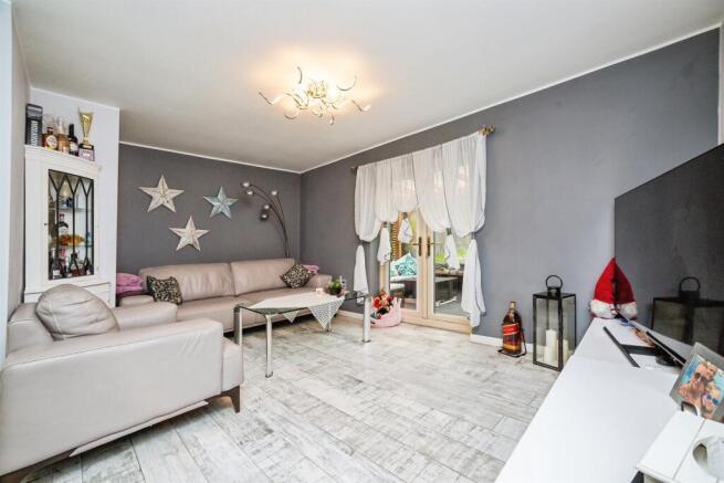 3 bed Semi-Detached for sale Image 8