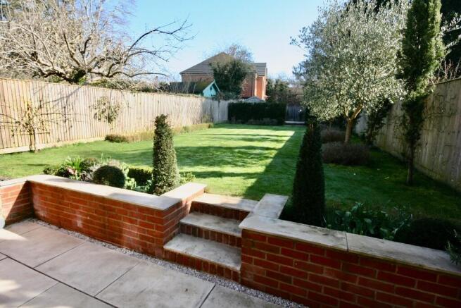 Chalfont Road, Seer Green HP9 photo 4