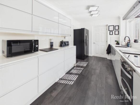 3 bed Detached for sale Image 4