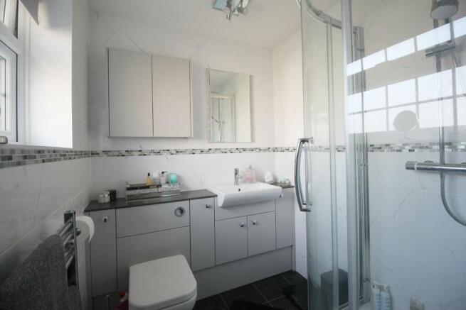Ensuite.JPG