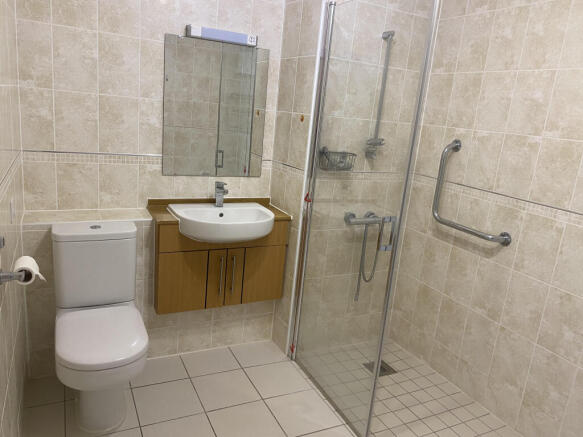 2 bed Apartment to rent Image 8