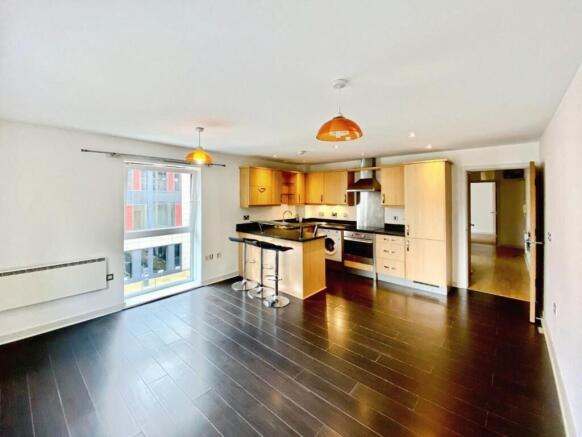 2 bed Flat to rent Image 5