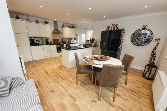 OPEN PLAN LIVING DINING KITCHEN