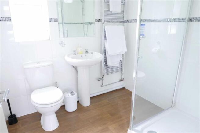 EN-SUITE SHOWER ROOM