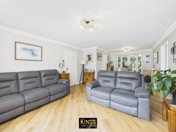 4 bed Link Detached House for sale Image 8