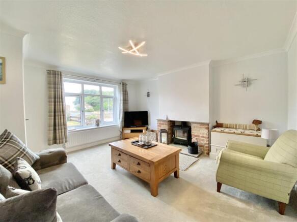 3 bed Semi-Detached for sale Image 2