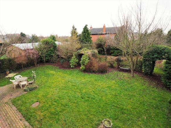 Superb Secluded Rear Garden 378