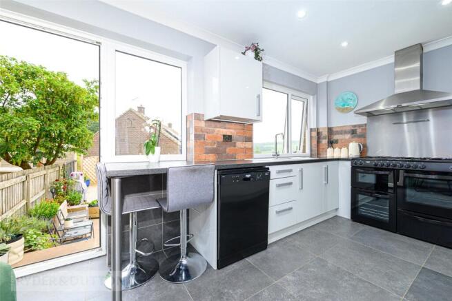 3 bed Town House for sale Image 12