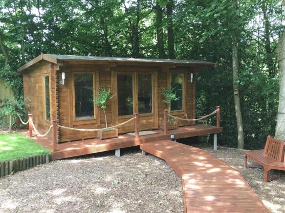 Log Cabin 1.JPG