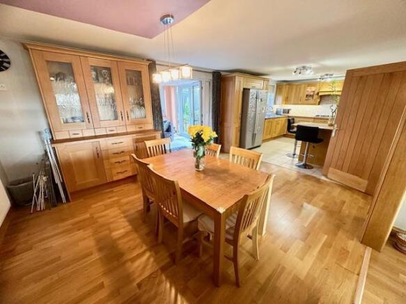 5 bed Detached to rent Image 6