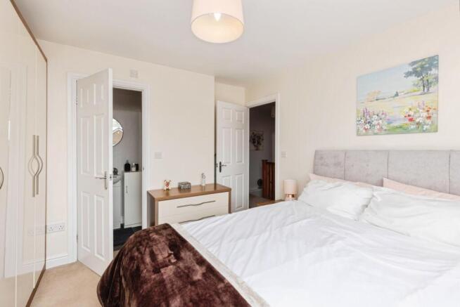 4 bed Detached for sale Image 9